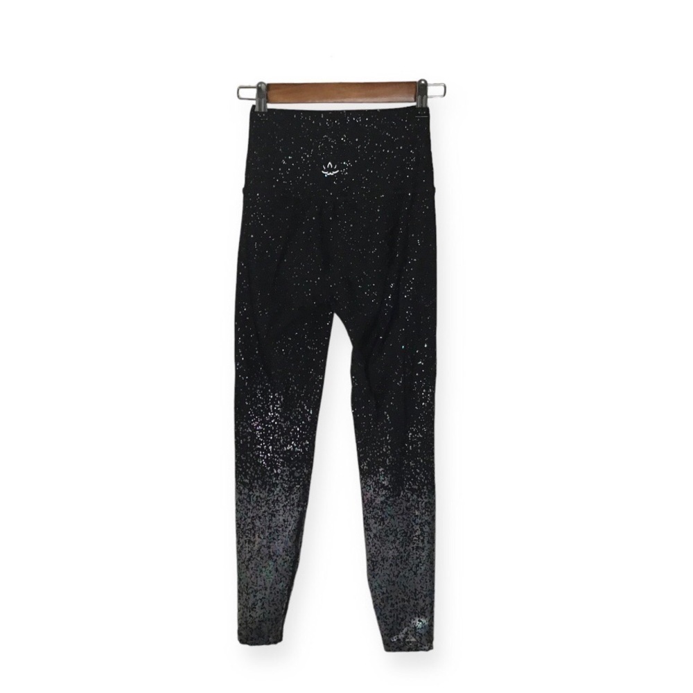 BEYOND YOGA Sportflex Alloy Ombre High
Waisted Midi Yoga Leggings.